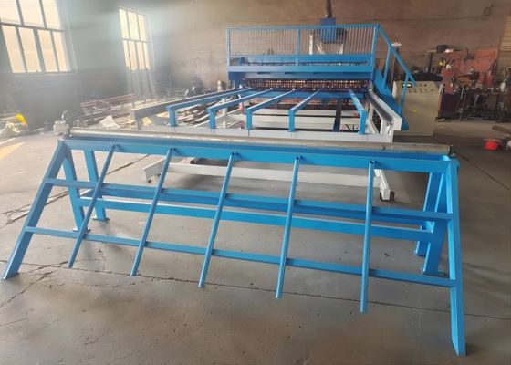 छेद का आकार 200 * 50 मिमी बाड़ वायर मेष वेल्डिंग मशीन 380 वोल्ट 50 हर्ट्ज